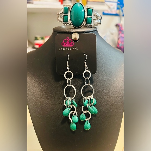 paparazzi Jewelry - Paparazzi Silver and Green Earrings and Bracelet Set